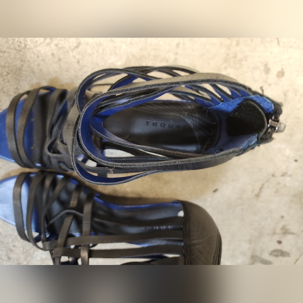 Trouve sandals size 9